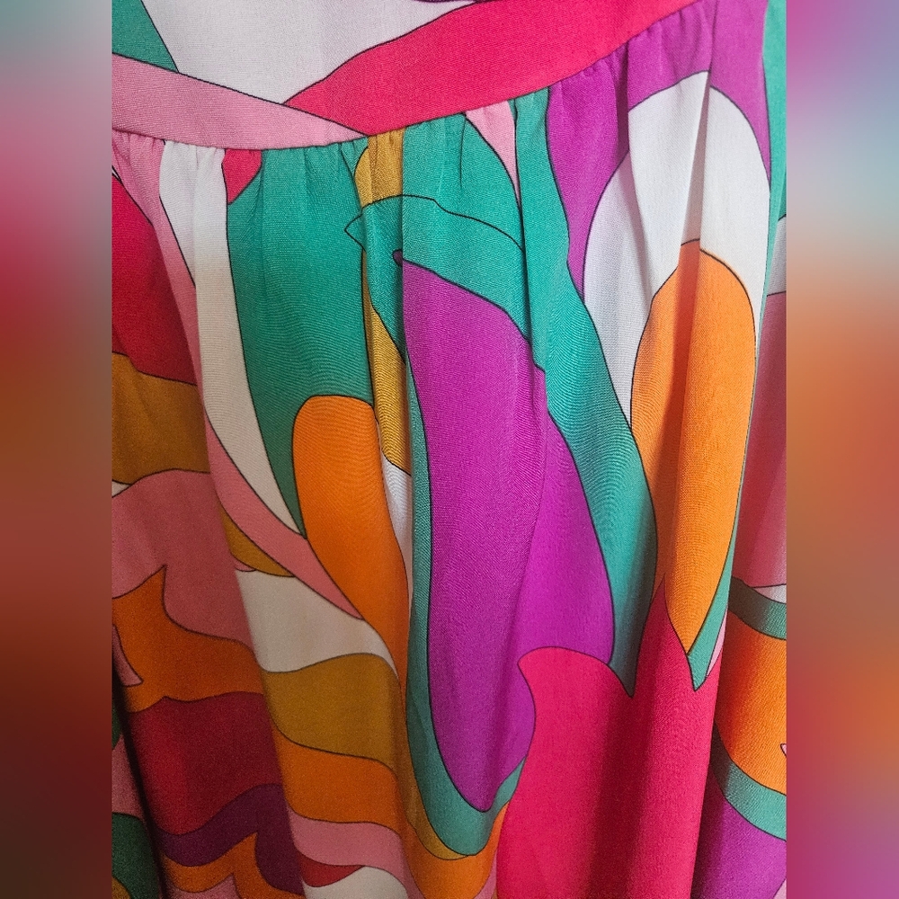 TCEC Abstract Midi Dress - Picture 2 of 6
